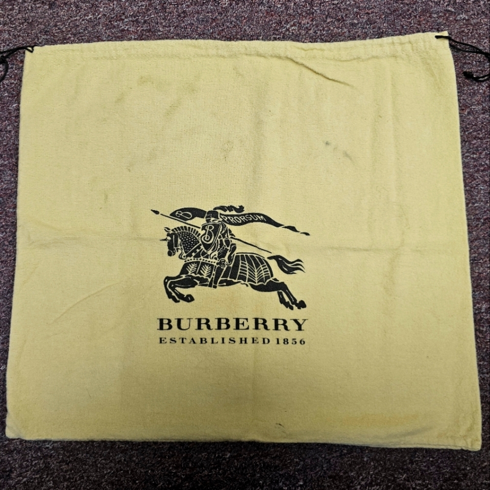 Burberry dustbag 15X17